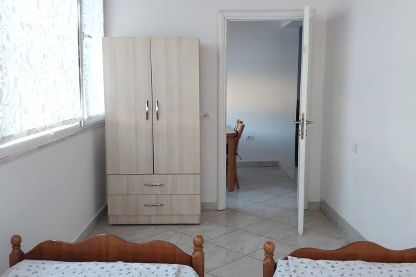 Shtepi me qera Apartament ne Tirane, 2+1, Mobilimi E mobiluar, Pagesa 40,000  Leke.