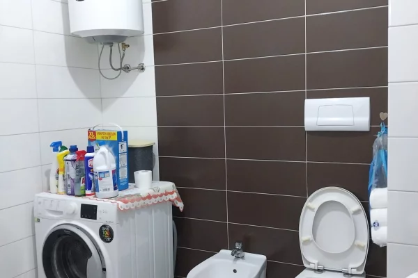 Shtepi me qera Apartament ne Tirane, 2+1, Mobilimi E mobiluar, Pagesa 40,000  Leke.