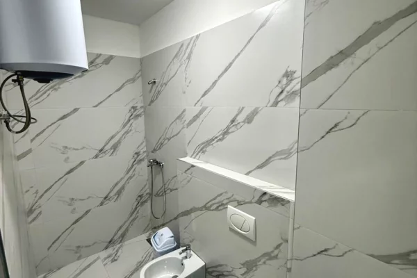 Shtepi me qera Apartament ne Tirane, 2+1, Mobilimi E mobiluar, Pagesa 700  Euro.