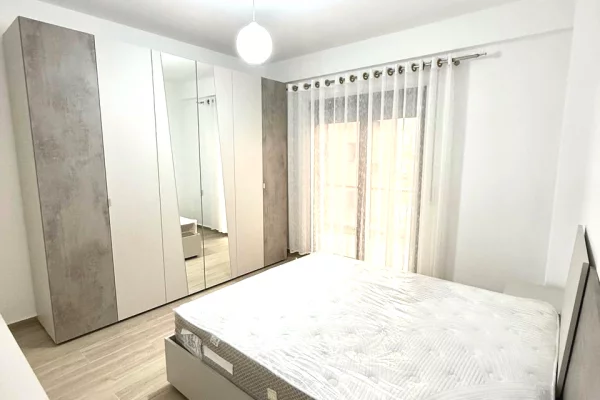 Shtepi me qera Apartament ne Tirane, 2+1, Mobilimi E mobiluar, Pagesa 700  Euro.