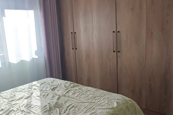 Shtepi ne shitje Apartament ne Tirane, 1+1, Mobilimi E mobiluar, Pagesa 87,000  Euro.