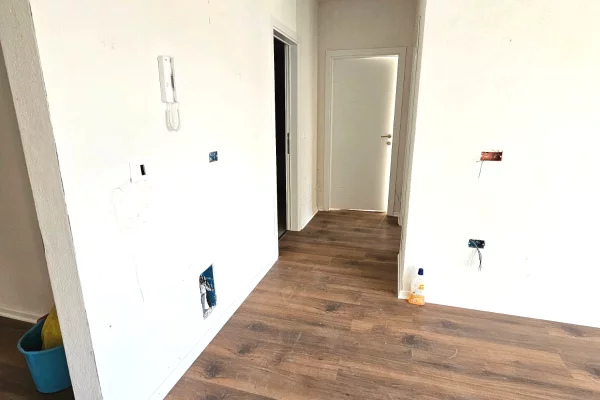 Shtepi ne shitje Apartament ne Tirane, 2+1, Mobilimi Bosh, pa mobiluar, Pagesa 160,000  Euro.