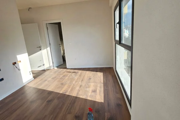 Shtepi ne shitje Apartament ne Tirane, 2+1, Mobilimi Bosh, pa mobiluar, Pagesa 160,000  Euro.