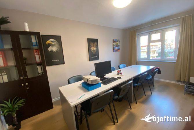 Ambient biznesi me qera 3+1 ne Tirane - 60,000 Leke