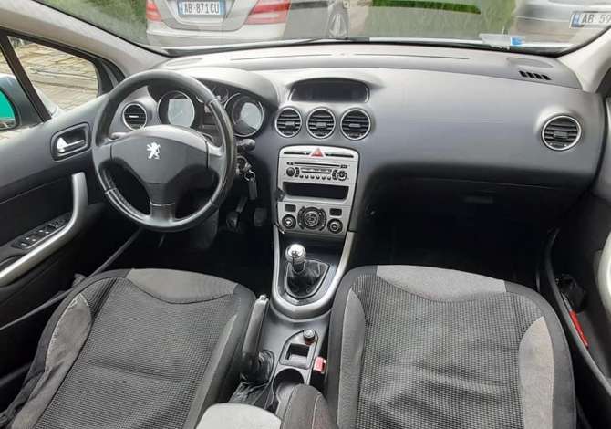 Makina ne shitje ne Tirane - 2,800 Euro