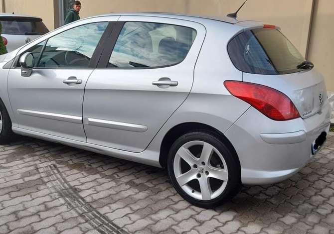 Makina ne shitje ne Tirane - 2,800 Euro