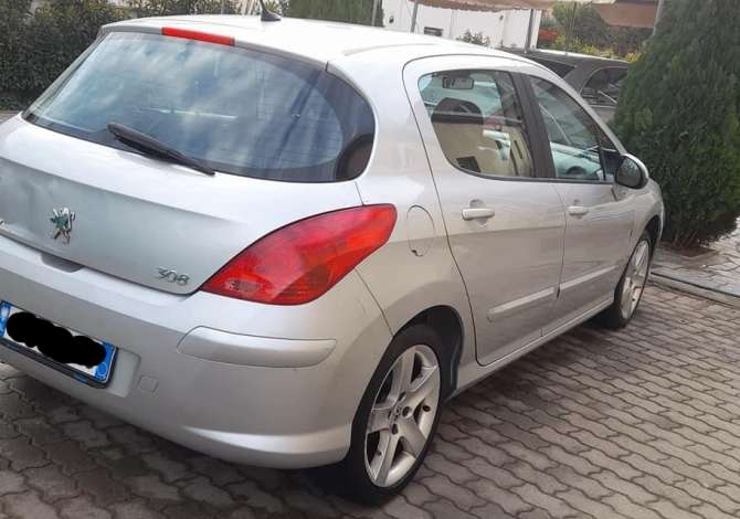Makina ne shitje ne Tirane - 2,800 Euro