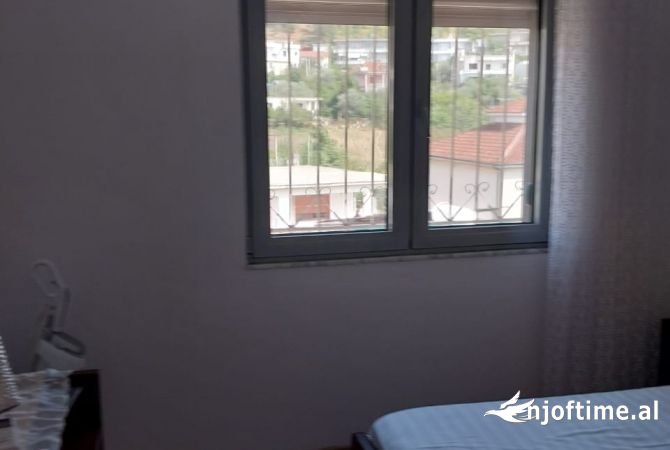 Shtepi ne shitje Apartament ne Tirane, 2+1, Mobilimi E mobiluar, Pagesa 85,000  Euro.