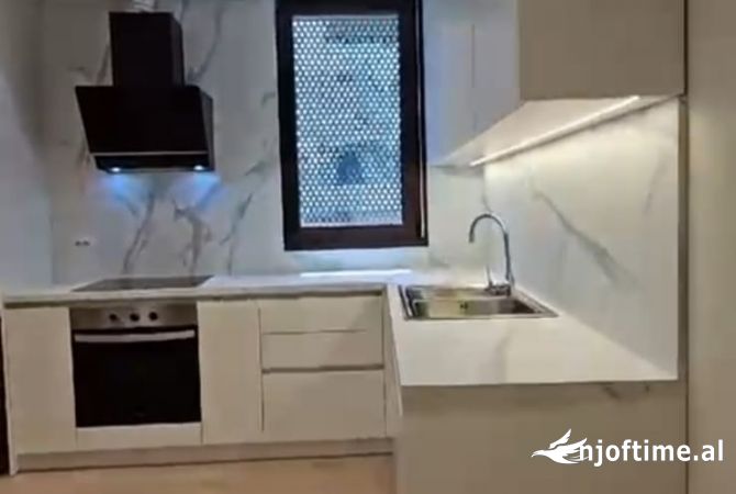 Shtepi me qera Apartament ne Tirane, 2+1, Mobilimi E mobiluar, Pagesa 700  Euro.