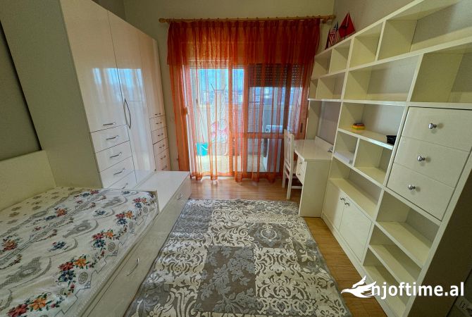 Shtepi me qera Apartament ne Tirane, 2+1, Mobilimi E mobiluar, Pagesa 750  Euro.