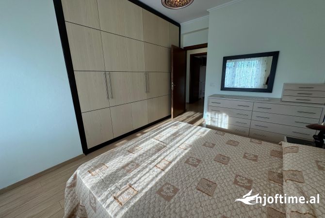 Shtepi me qera Apartament ne Tirane, 2+1, Mobilimi E mobiluar, Pagesa 750  Euro.