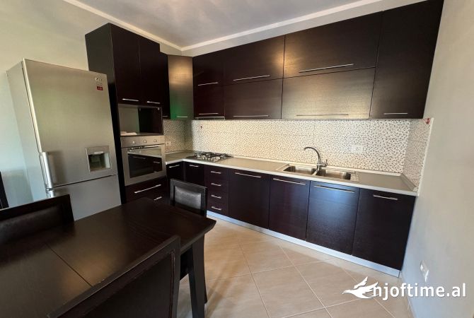 Shtepi me qera Apartament ne Tirane, 2+1, Mobilimi E mobiluar, Pagesa 550  Euro.