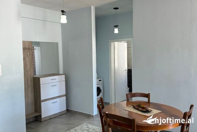 Shtepi me qera Apartament ne Tirane, 1+1, Mobilimi E mobiluar, Pagesa 450  Euro.