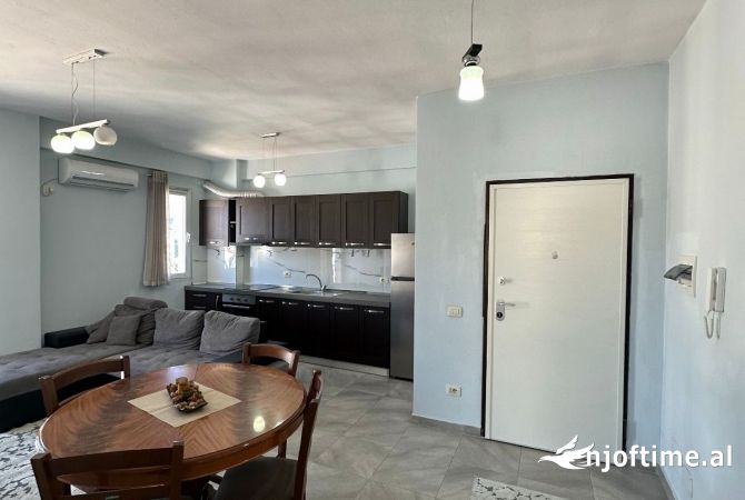 Shtepi me qera Apartament ne Tirane, 1+1, Mobilimi E mobiluar, Pagesa 450  Euro.