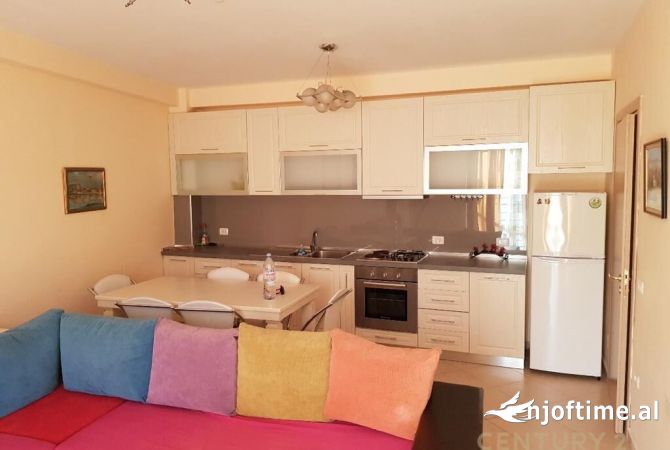 Apartament 2+1+2 me qira tek rruga e Barrikadave!