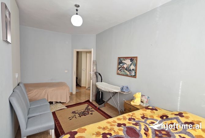 Shtepi ne shitje Apartament ne Tirane, 2+1, Mobilimi E mobiluar, Pagesa 129,900  Euro.