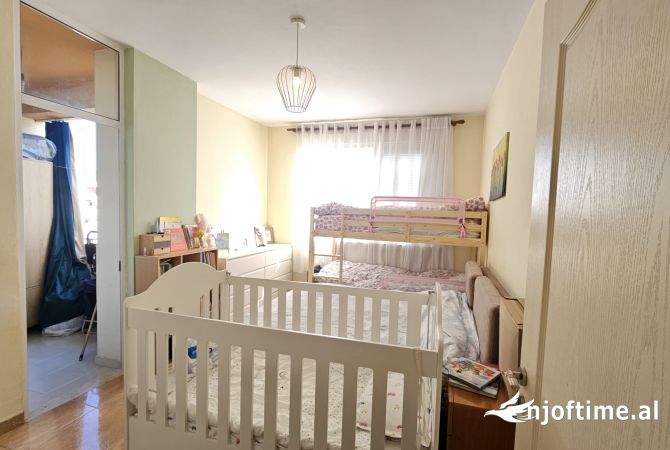 Shtepi ne shitje Apartament ne Tirane, 2+1, Mobilimi E mobiluar, Pagesa 129,900  Euro.