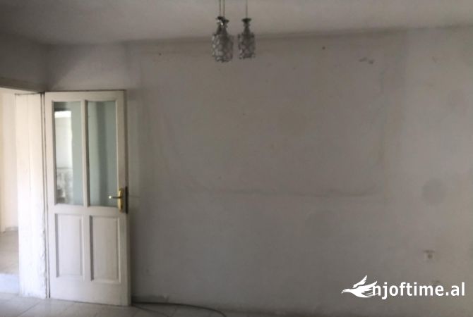 Shtepi me qera Shtepi Private ne Tirane, 2+1, Mobilimi Bosh, pa mobiluar, Pagesa 28,000  Leke.