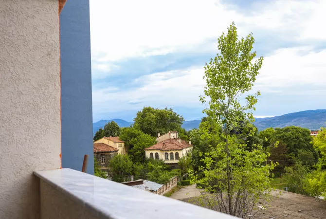 Shtepi me qera Apartament ne Korce, 2+1, Mobilimi E mobiluar, Pagesa 40,000  Leke.