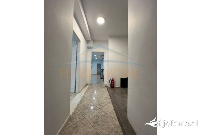 Ambient biznesi me qera 3+1 ne Tirane - 3,500 Euro