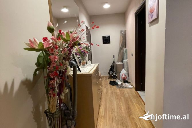 Shtepi ne shitje Apartament ne Tirane, 2+1, Mobilimi E mobiluar, Pagesa 225,000  Euro.