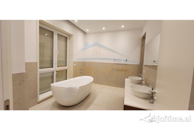 Shtepi me qera Shtepi Private ne Tirane, 3+1, Mobilimi E mobiluar, Pagesa 5,000  Euro.