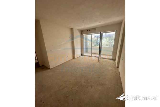 Shtepi ne shitje Apartament ne Tirane, 3+1, Mobilimi Bosh, pa mobiluar, Pagesa 220,000  Euro.