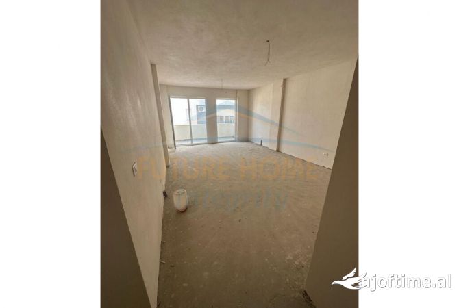 Shtepi ne shitje Apartament ne Tirane, 3+1, Mobilimi Bosh, pa mobiluar, Pagesa 220,000  Euro.
