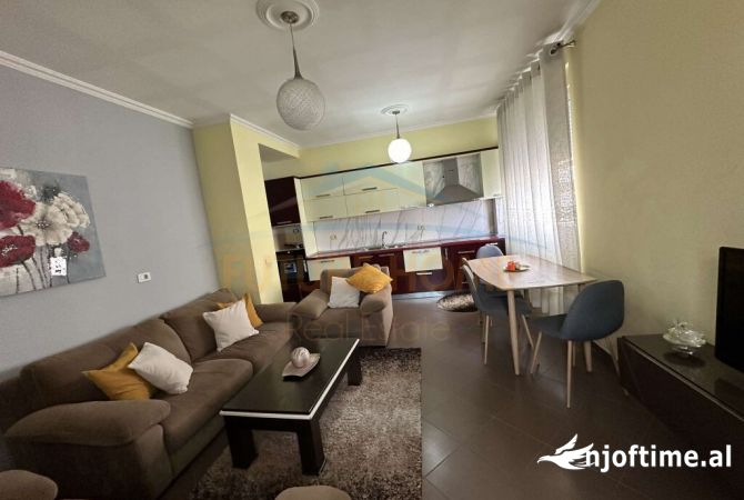 Shtepi ne shitje Apartament ne Tirane, 2+1, Mobilimi E mobiluar, Pagesa 120,000  Euro.
