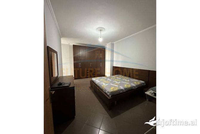 Shtepi ne shitje Apartament ne Tirane, 2+1, Mobilimi E mobiluar, Pagesa 120,000  Euro.