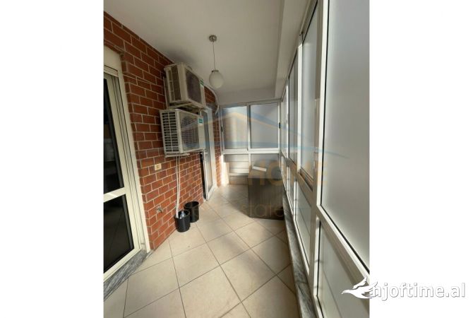 Shtepi ne shitje Apartament ne Tirane, 2+1, Mobilimi Bosh, pa mobiluar, Pagesa 300,000  Euro.