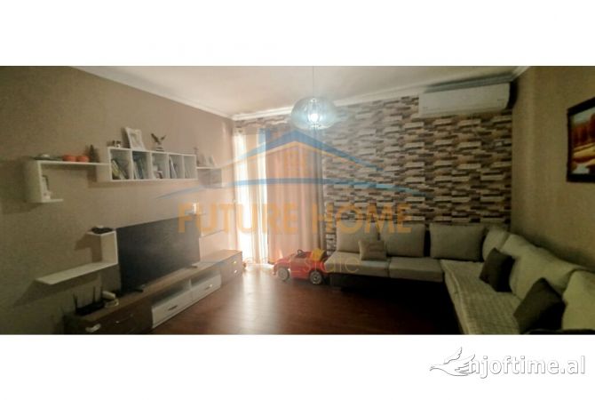 Shtepi ne shitje Apartament ne Tirane, 2+1, Mobilimi E mobiluar, Pagesa 165,000  Euro.