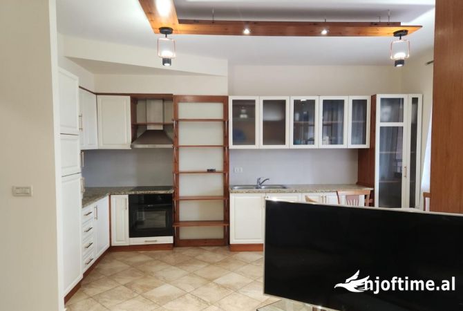 Shtepi me qera Apartament ne Tirane, 2+1, Mobilimi E mobiluar, Pagesa 1,200  Euro.