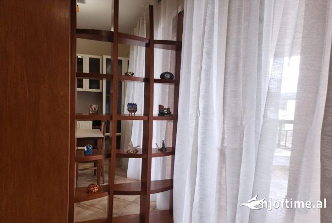 Shtepi me qera Apartament ne Tirane, 2+1, Mobilimi E mobiluar, Pagesa 1,200  Euro.