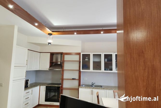 Shtepi me qera 2+1 ne Tirane - 1,200 Euro