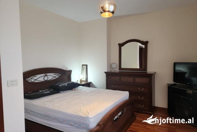 Shtepi me qera Apartament ne Tirane, 2+1, Mobilimi E mobiluar, Pagesa 1,200  Euro.