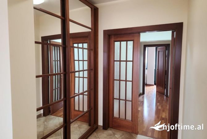 Shtepi me qera Apartament ne Tirane, 2+1, Mobilimi E mobiluar, Pagesa 1,200  Euro.