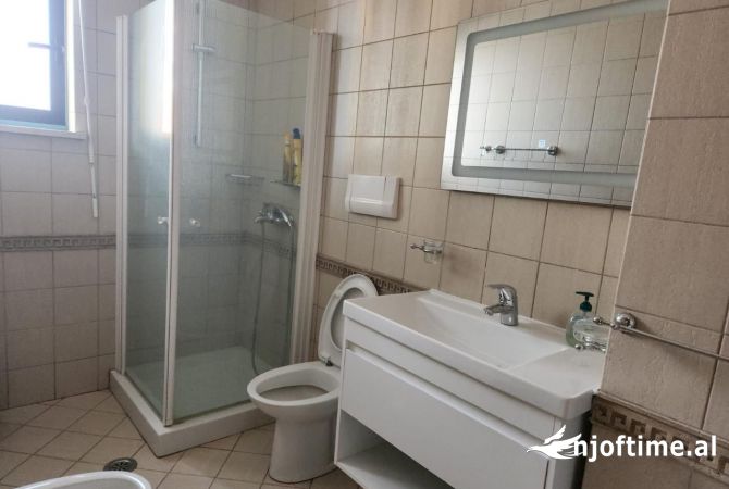 Shtepi me qera Apartament ne Tirane, 2+1, Mobilimi E mobiluar, Pagesa 1,200  Euro.