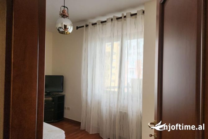 Shtepi me qera Apartament ne Tirane, 2+1, Mobilimi E mobiluar, Pagesa 1,200  Euro.