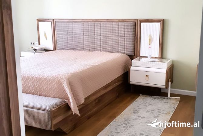 Shtepi ne shitje Apartament ne Tirane, 2+1, Mobilimi E mobiluar, Pagesa 210,000  Euro.