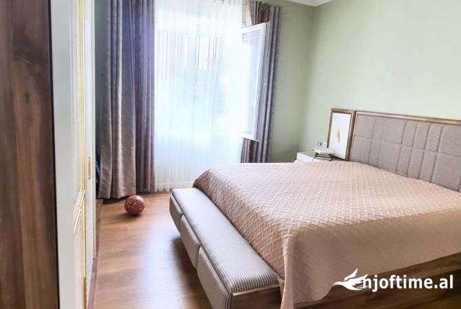 Shtepi ne shitje Apartament ne Tirane, 2+1, Mobilimi E mobiluar, Pagesa 210,000  Euro.