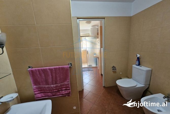 Shtepi ne shitje Apartament ne Tirane, 2+1, Mobilimi E mobiluar, Pagesa 230,000  Euro.