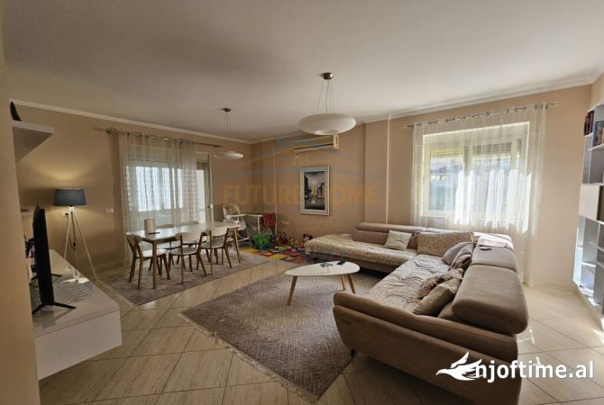 Shtepi ne shitje Apartament ne Tirane, 2+1, Mobilimi E mobiluar, Pagesa 230,000  Euro.