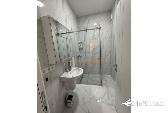 Shtepi me qera Apartament ne Tirane, 2+1, Mobilimi E mobiluar, Pagesa 1,000  Euro.