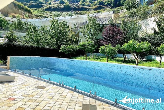 Shtepi me qera Vila Luksoze ne Tirane, 3+1, Mobilimi E mobiluar, Pagesa 4,000  Euro.