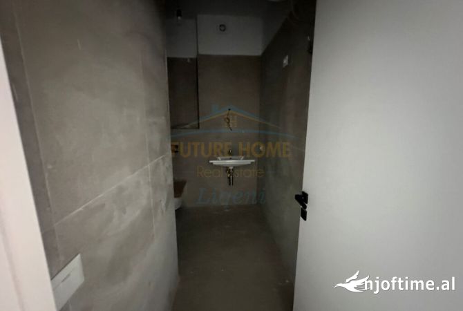 Shtepi me qera Apartament ne Tirane, 2+1, Mobilimi Bosh, pa mobiluar, Pagesa 2,000  Euro.