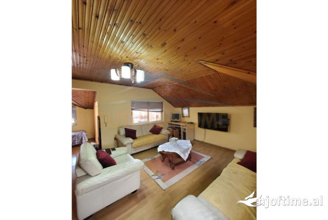 Shtepi me qera Duplex(shtepi me 2 kate) ne Tirane, 2+1, Mobilimi E mobiluar, Pagesa 500  Euro.