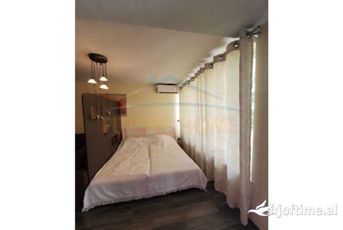 Shtepi me qera Duplex(shtepi me 2 kate) ne Tirane, 2+1, Mobilimi E mobiluar, Pagesa 500  Euro.