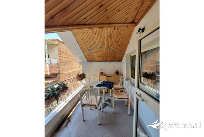 Shtepi me qera Duplex(shtepi me 2 kate) ne Tirane, 2+1, Mobilimi E mobiluar, Pagesa 500  Euro.