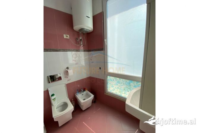 Shtepi me qera Apartament ne Tirane, 3+1, Mobilimi E mobiluar, Pagesa 600  Euro.